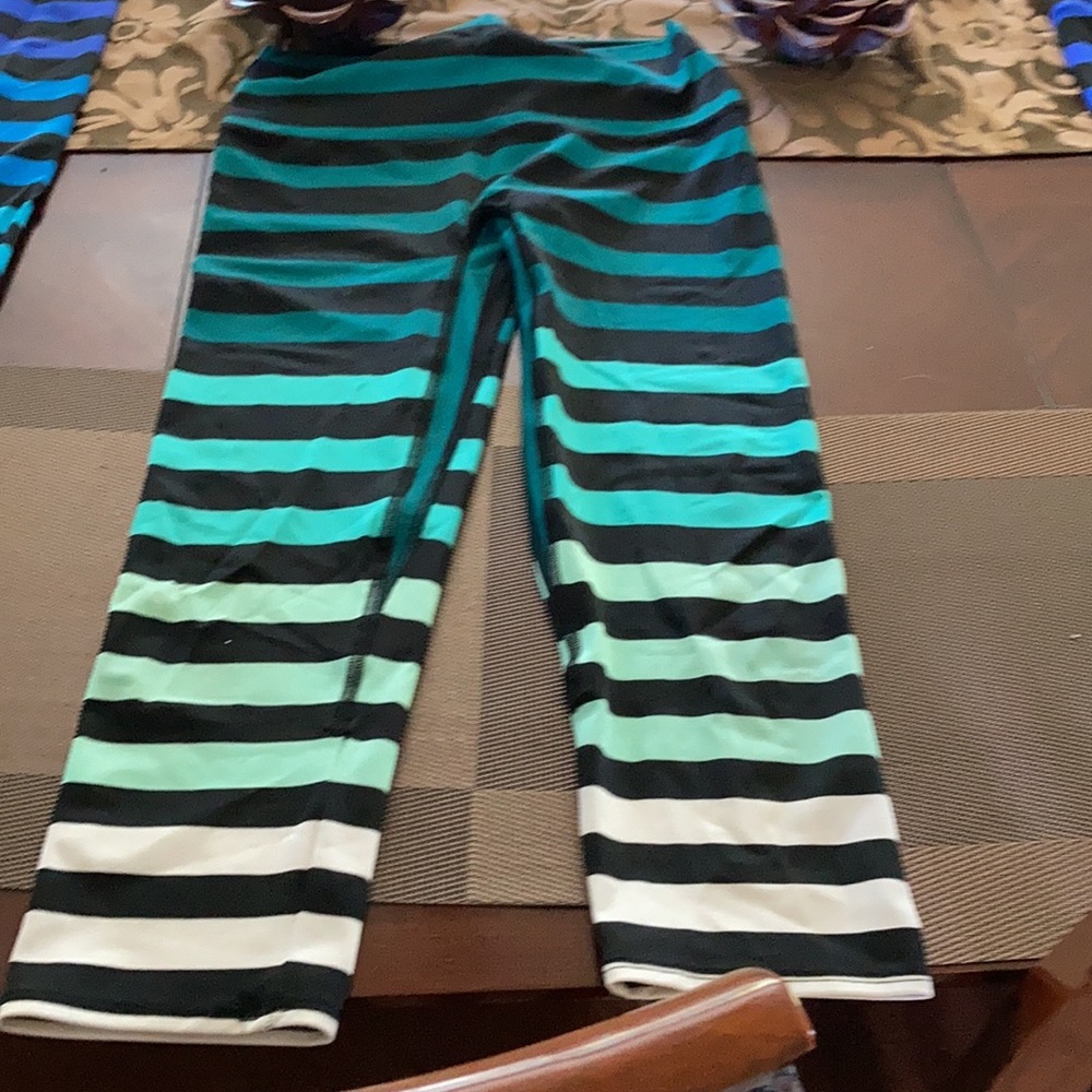 Very flattering, no camel toe. Capri leggings.